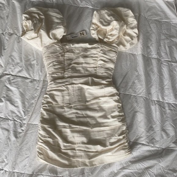 Linen cream dress brand new worn once for photoshoot - Picture 5 of 5